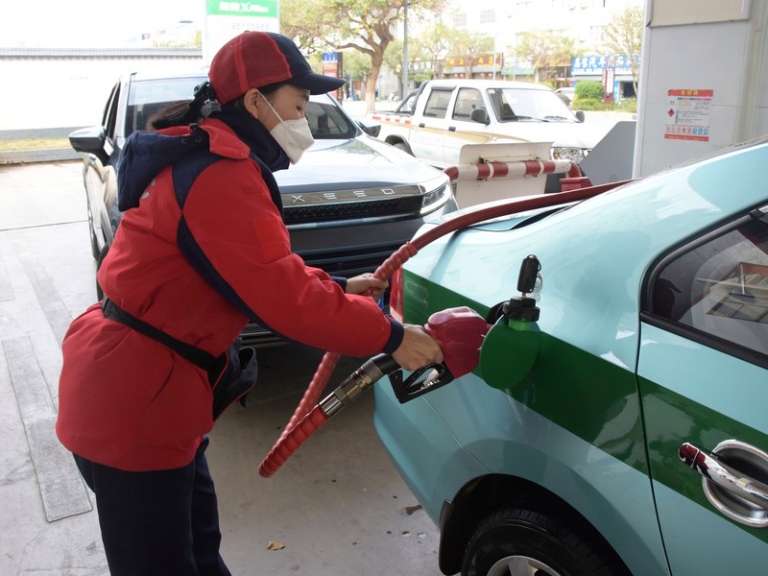 China to lower gasoline, diesel retail prices