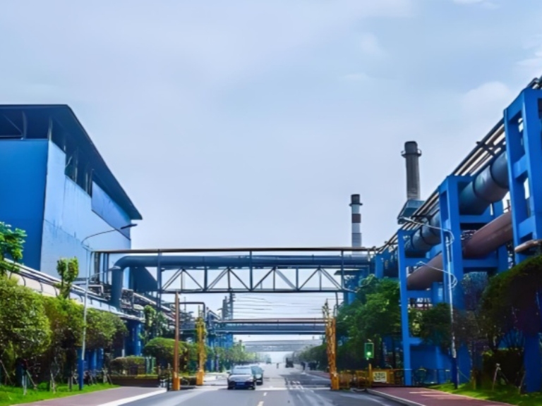 Main west-to-east road in China transports over 1 million tons of coal per day