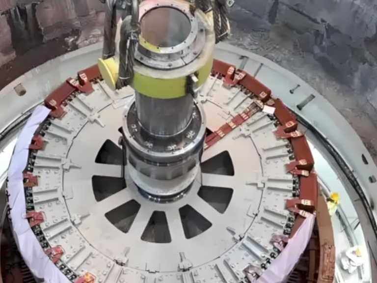 Installation of Rotor for Largest Hydropower Unit in Yellow River Basin Completed