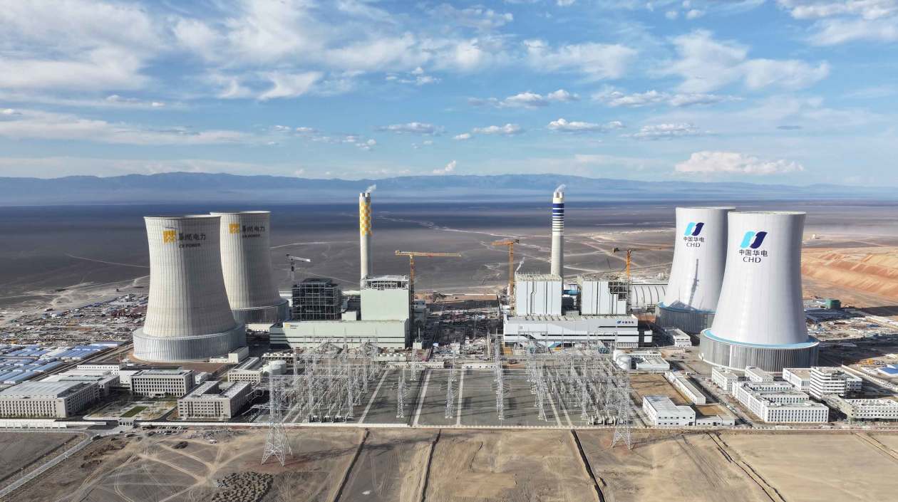 China Commissions First Renewable Energy Export Base in Desert-Gobi Region