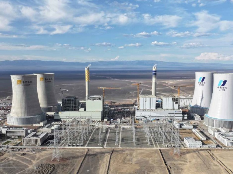 China Commissions First Renewable Energy Export Base in Desert-Gobi Region