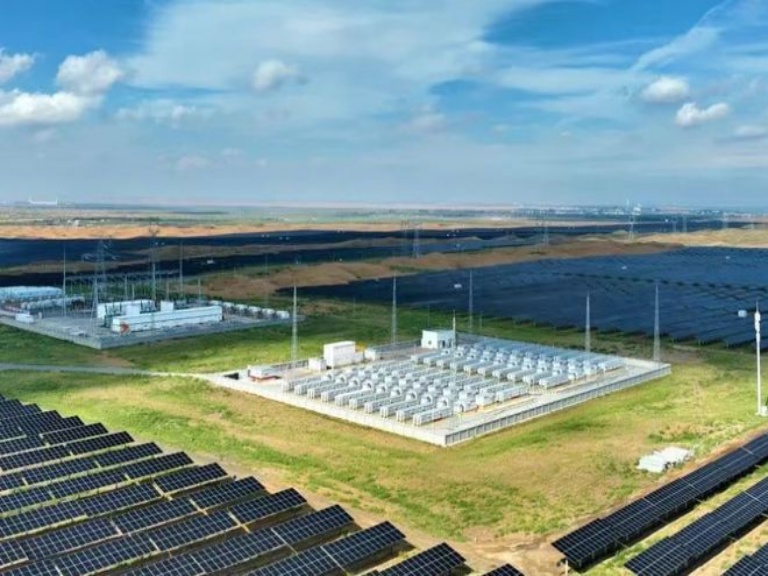 China Begins Large-Scale Wind Power Construction at Tengger Desert Renewable Energy Base