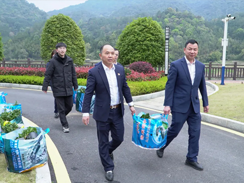 Fujian Shunchang Shengsheng Wood Industry Limited Company carries out tree planting activities