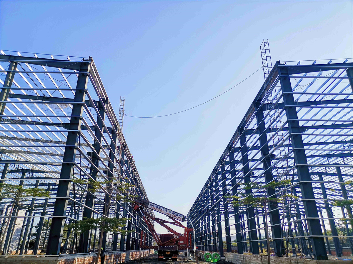 Modern Light Steel Structure Prefabricated Steel Structure Warehouse In Poland