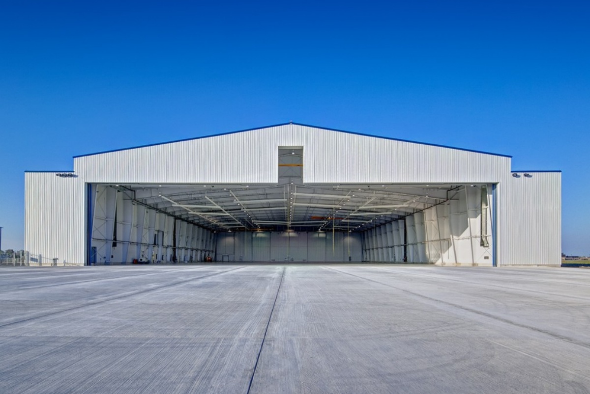 Industrially Aircraft Hangar Steel Frame Warehouse With Maintenance Workshop Made Sandwich Panel In United Kingdom