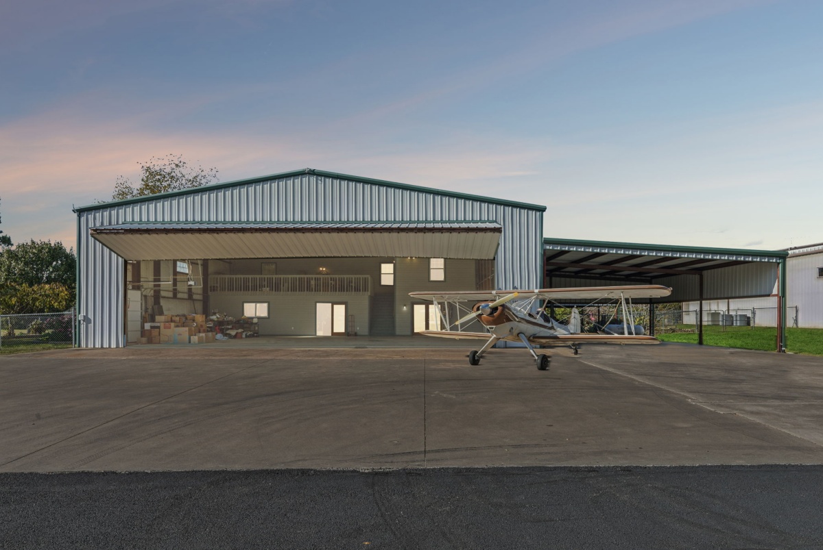 Industrially Aircraft Hangar Steel Frame Warehouse With Maintenance Workshop Made Sandwich Panel In United Kingdom