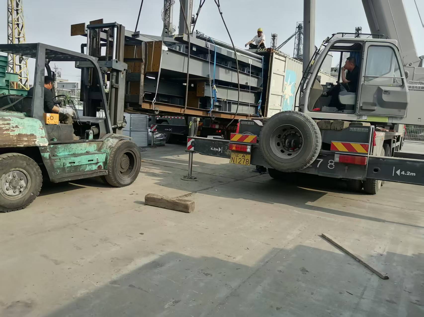 Aircraft Hangar Delivery to UK