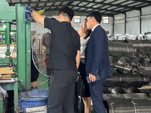 A high-level delegation of Korean customers visited Anping County Yaoan Wire Mesh Products Co., Ltd.