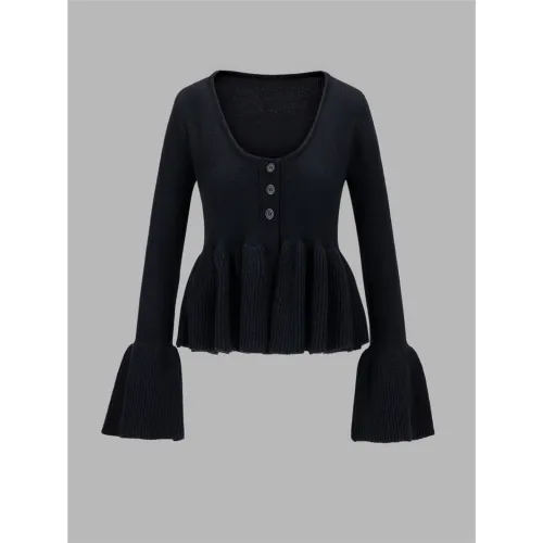 Женский пуловер с пуговицами