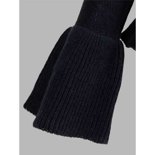 Женский пуловер с пуговицами