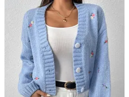 How to Choose the Right Material for Your Customized Sweater: A Comparison of Wool, Cotton, and Blends