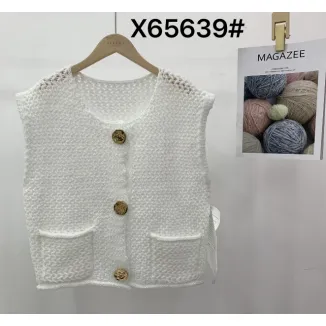 Women short knitted cardigan sweater