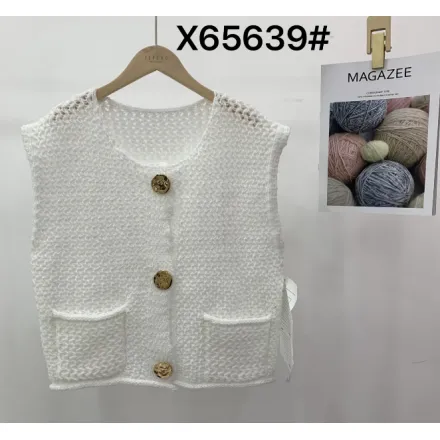 Women short knitted cardigan sweater