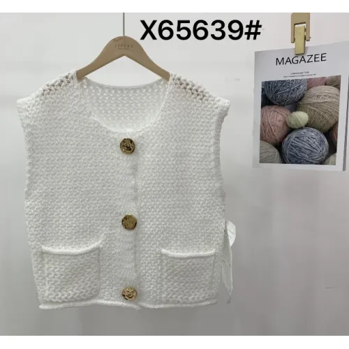 Women short knitted cardigan sweater