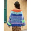 Женский вязаный пуловер с открытыми плечами в полоску