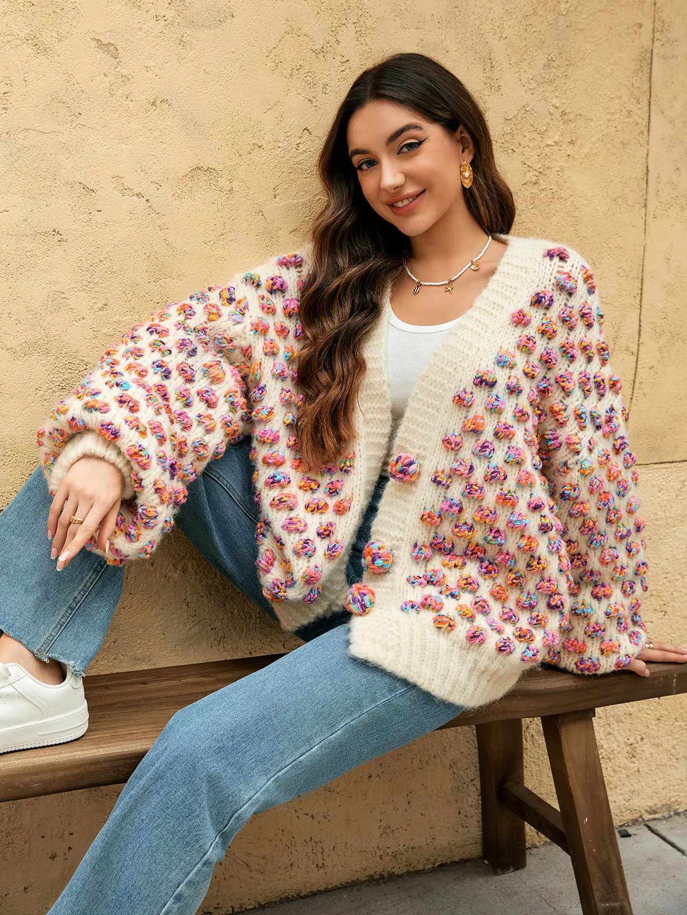 Женский кардиган с V-вырезом