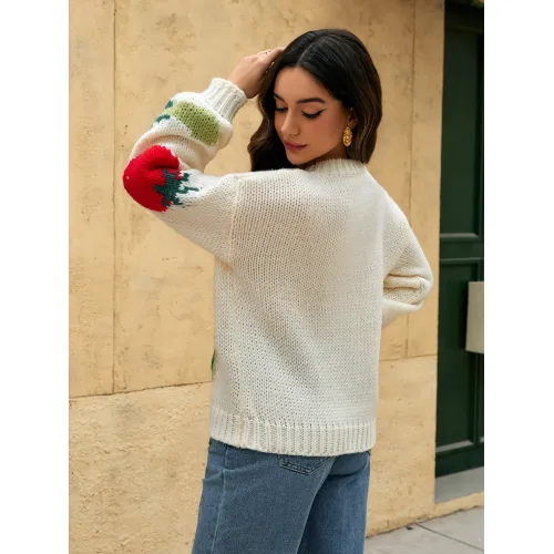 Белый вязаный свитер с круглым вырезом и узором фруктов