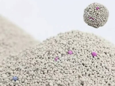 How is bentonite cat litter produced and what are the important features of it?