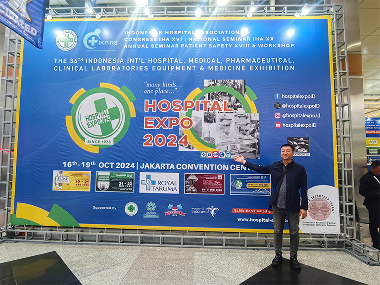 Hengshui Defeng Medical shines at the medical exhibition, and its innovative products attract attention