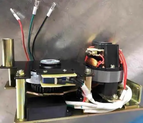 Application of Universal Motors in Industrial Circuit Breakers