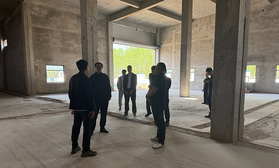 The County Leaders Inspected the New Factory Building of Huayihanzhong Super Factory
