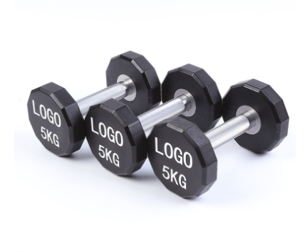 Poliuretanowe czy gumowe hantle: Który wybrać?