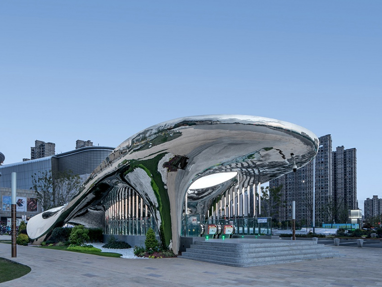 時代を超越した彫刻のためのブロンズ鋳造マスタリーJiutian彫刻芸術