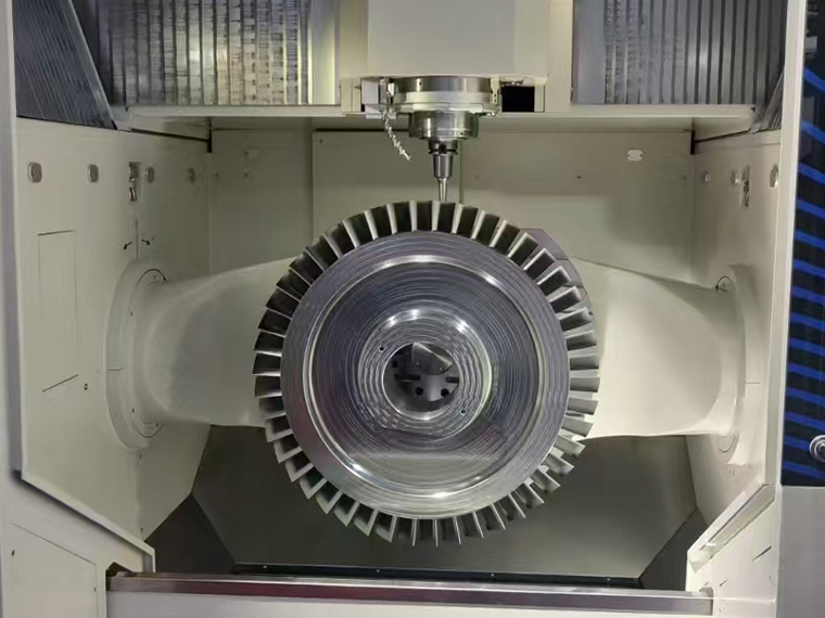 What is the future development trend of five axis linkage machining technology?