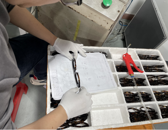 We Provide Flexible Small Batch Customized Production Services for Glasses