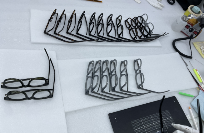 How to Create Unique Designs for Custom Eyewear Frames?
