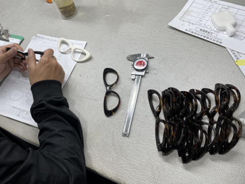When Headaches and Eye Problems Are Linked: How Custom Eyewear Can Be Your Savior?