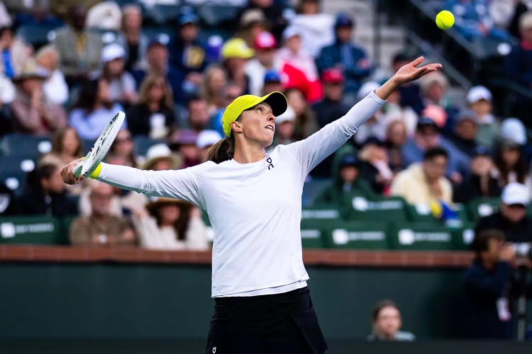 Iga Świątek Criticized for Ball Boy Incident During Indian Wells Semifinal Loss