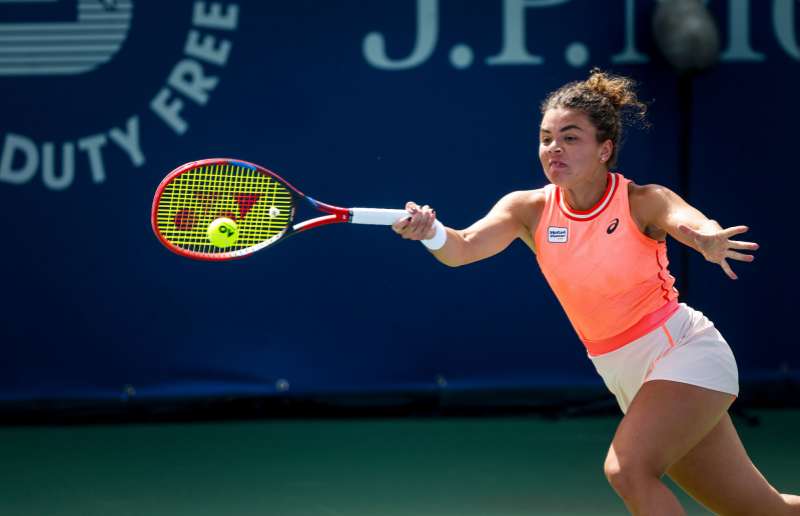 Smy Tennis News|Jasmine Paolini Defeats Eva Lys to Advance at Porsche Tennis Grand Prix
