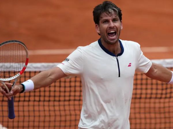 Cameron Norrie Stuns Daniil Medvedev in Five-Set Thriller at French Open 2025