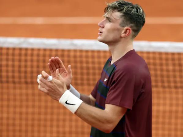 Jack Draper Stays Calm to Secure First French Open Victory in Career Milestone