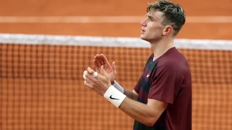 Jack Draper Stays Calm to Secure First French Open Victory in Career Milestone