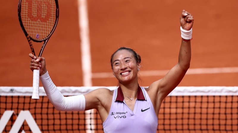 Zheng Qinwen Battles into French Open Quarterfinals with Gritty Win over Samsonova