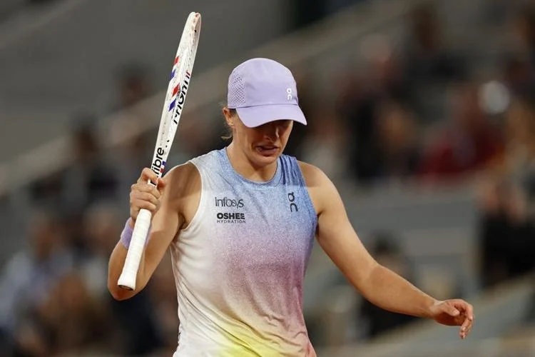 Sabalenka Ends Swiatek’s Roland Garros Streak to Set Up French Open Final with Gauff