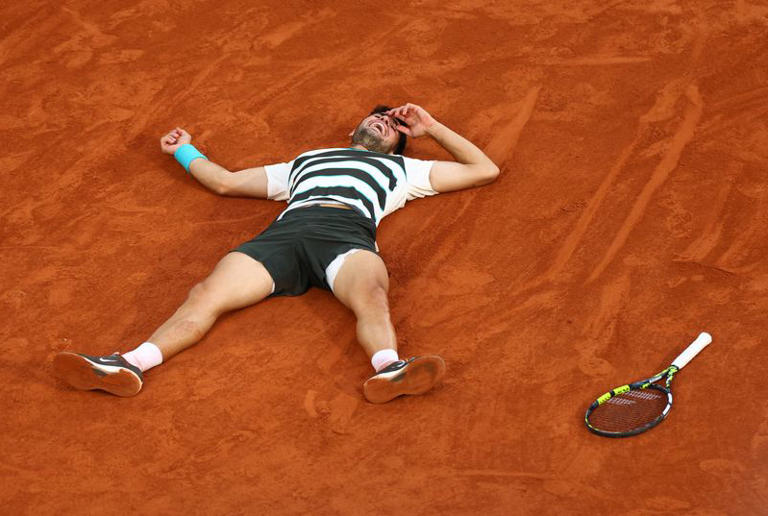 Carlos Alcaraz Stuns Jannik Sinner in Extraordinary French Open Final