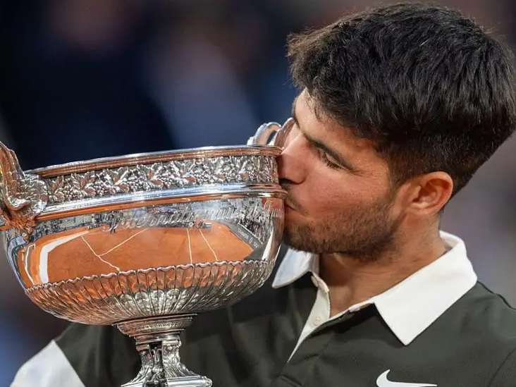Carlos Alcaraz Defeats Lehecka to Claim Second Queen's Title in London