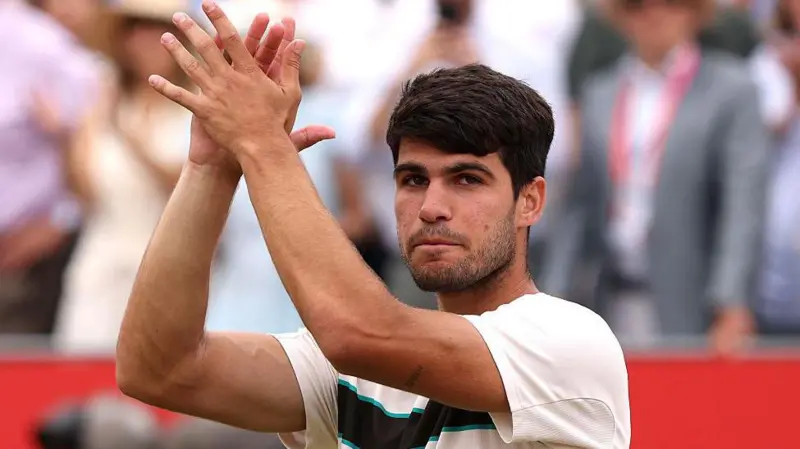 Carlos Alcaraz Defeats Lehecka to Claim Second Queen's Title in London
