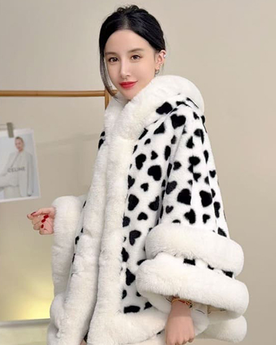 Shawl Style Guide: The Perfect Balance of Warmth and Fashion for Autumn and Winter
