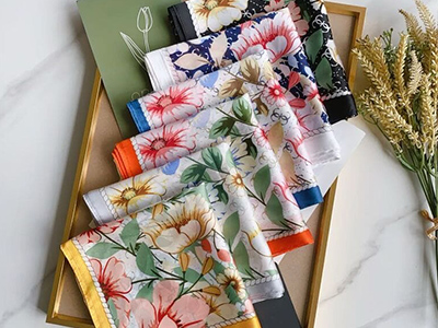 Timeless Elegance in a Scarf: How Silk Squares Define Feminine Style