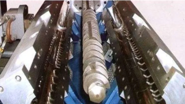 The three most common ways to clean the screw of a twin-screw extruder, which one do you use?
