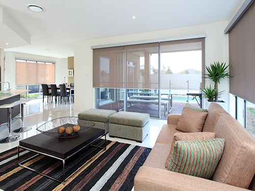 Highlights the Versatility, Aesthetic Appeal, and Functionality of Roller Blinds for Various Spaces