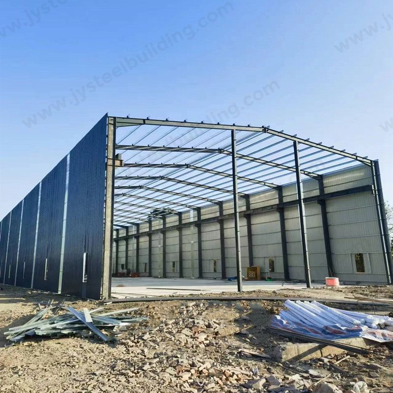 Сталепроектная сарай для сельскохозяйственных инструментов.