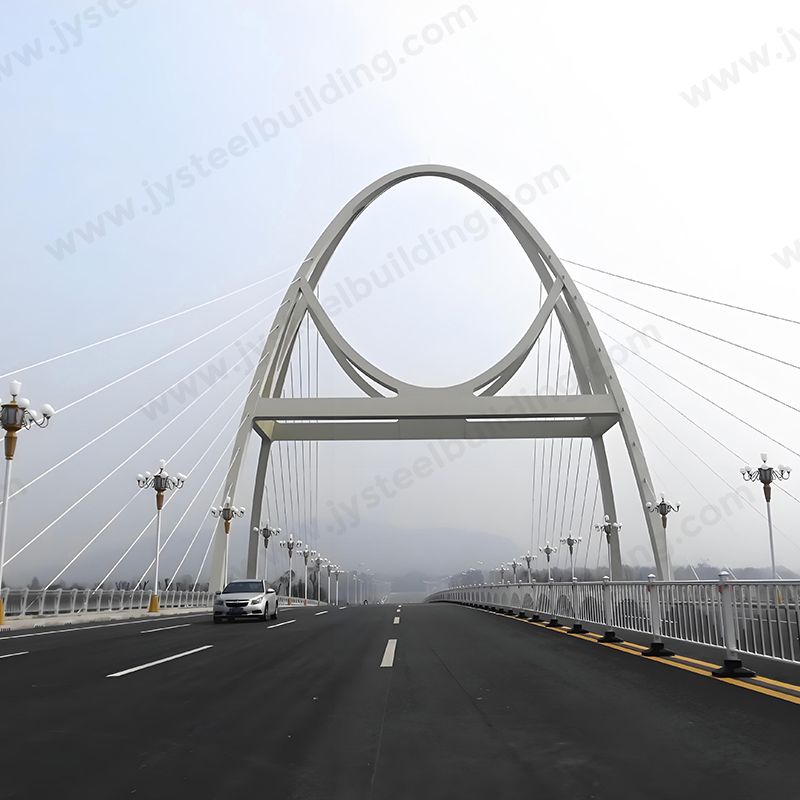 Produttore di strutture in acciaio per ponti a trave.