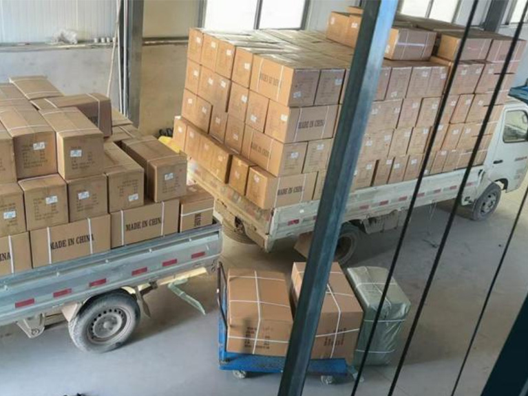 The loading and shipping process is in &quot;busy mode&quot;, and foreign businessmen are visiting in an endless stream