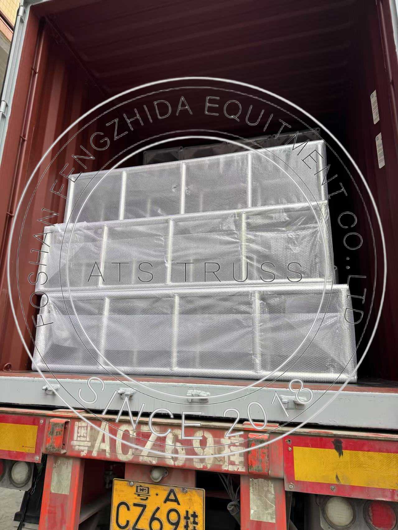 Aluminum Alloy Bolt Screw Truss System 520 x 520 mm Loading 4 X 40 HQ Containers