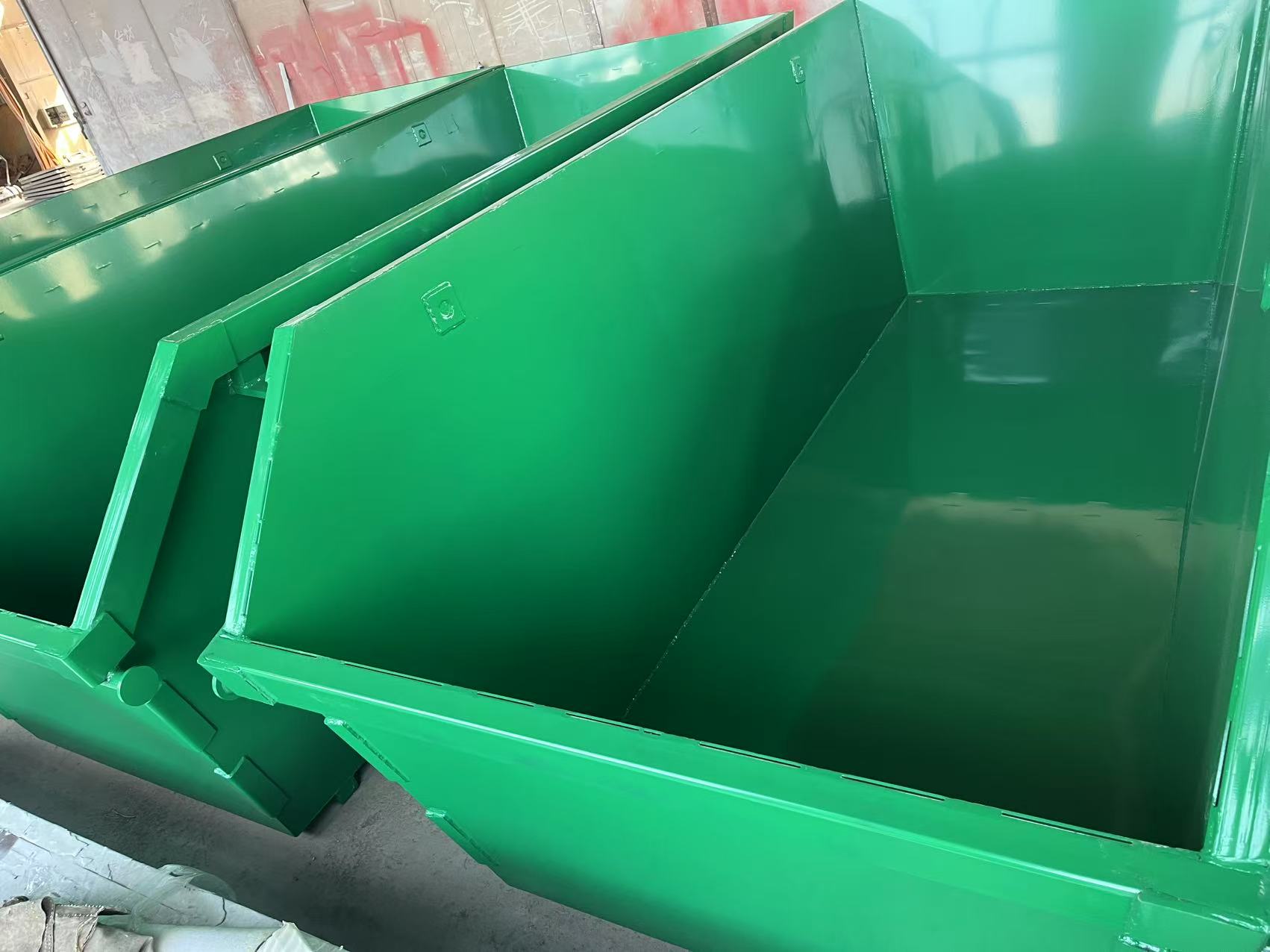 skip bin has been painted and is ready to be shipped to Australia.